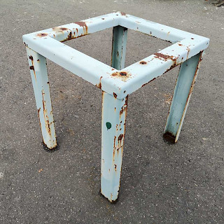 Metallinen runko 67x73x78 cm