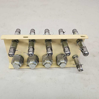 Hydrauliletkujen kiinnityspaneli