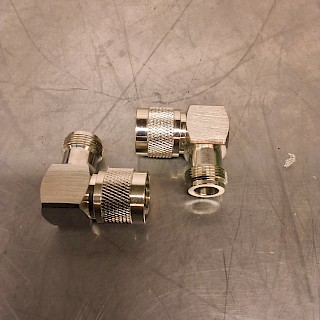 Adapteri Kullattut Pinnit